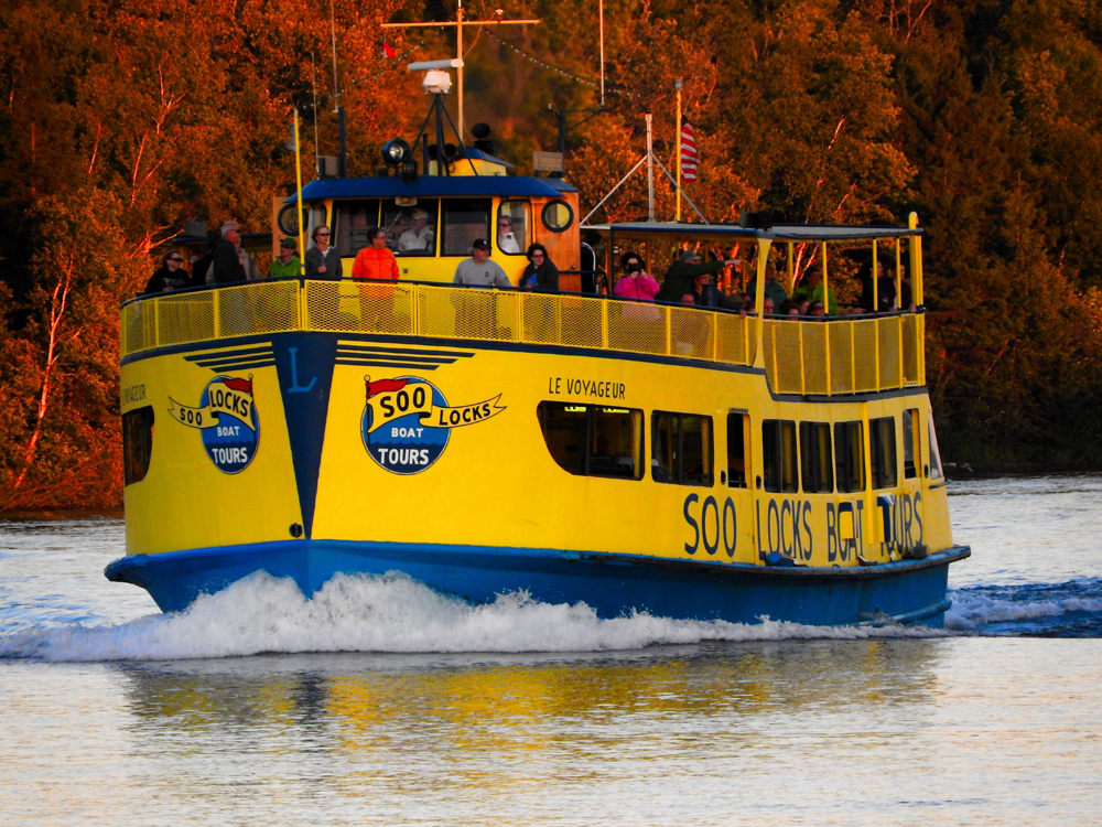 fall color boat tours in michigan