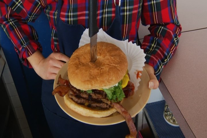 Clydes Burger Big C